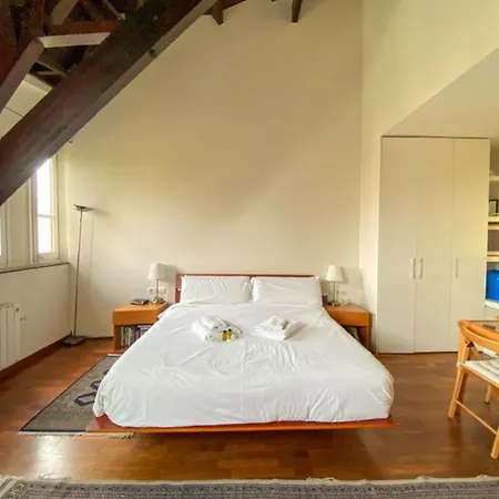 格拉西亚大道阁楼一室公寓 *